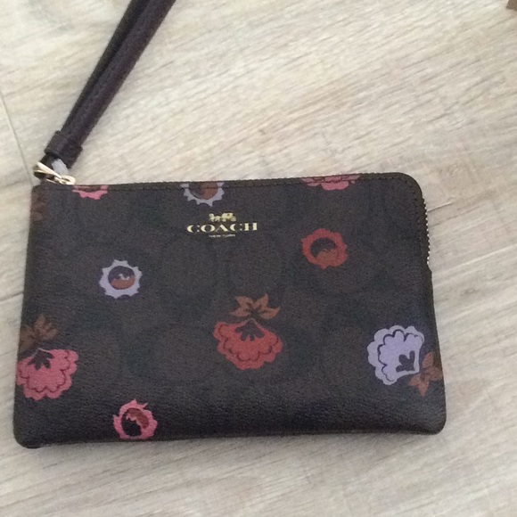 Coach wristlet - Picture 2 of 7